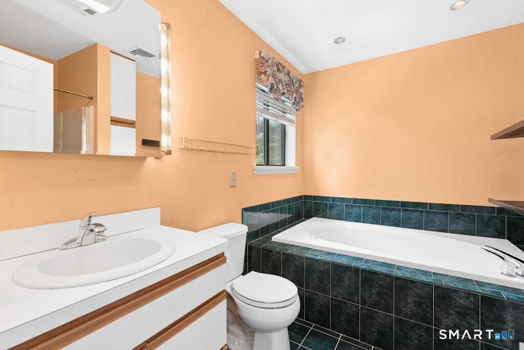 30 Boulevard Newtown CT 06470