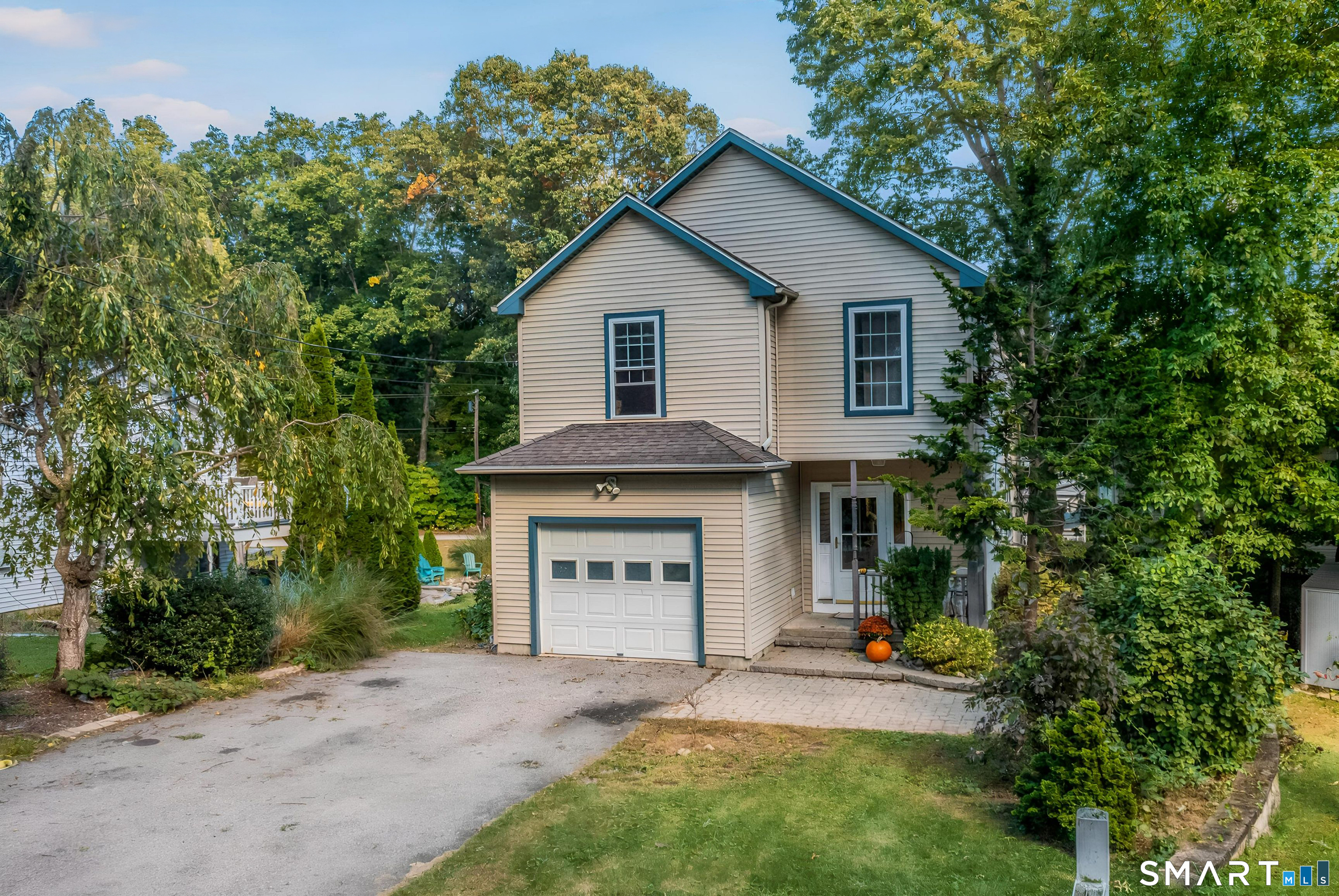 25 Oakwood Road East Lyme CT 06357