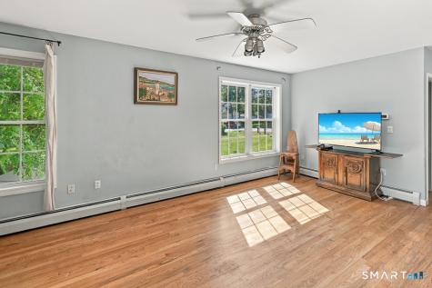 25 Oakwood Road East Lyme CT 06357