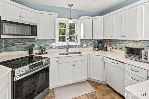 25 Oakwood Road East Lyme CT 06357