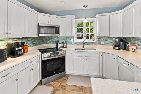 25 Oakwood Road East Lyme CT 06357