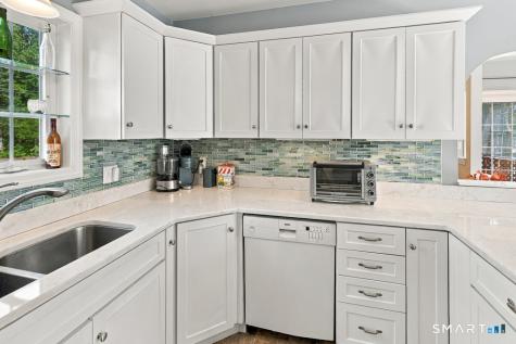 25 Oakwood Road East Lyme CT 06357