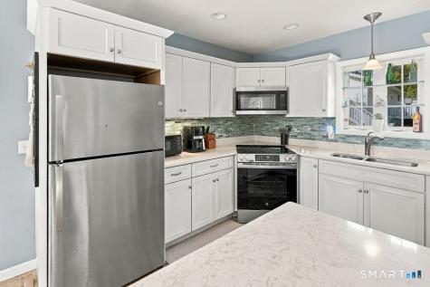 25 Oakwood Road East Lyme CT 06357