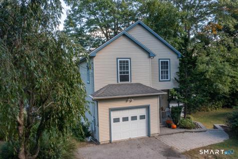 25 Oakwood Road East Lyme CT 06357
