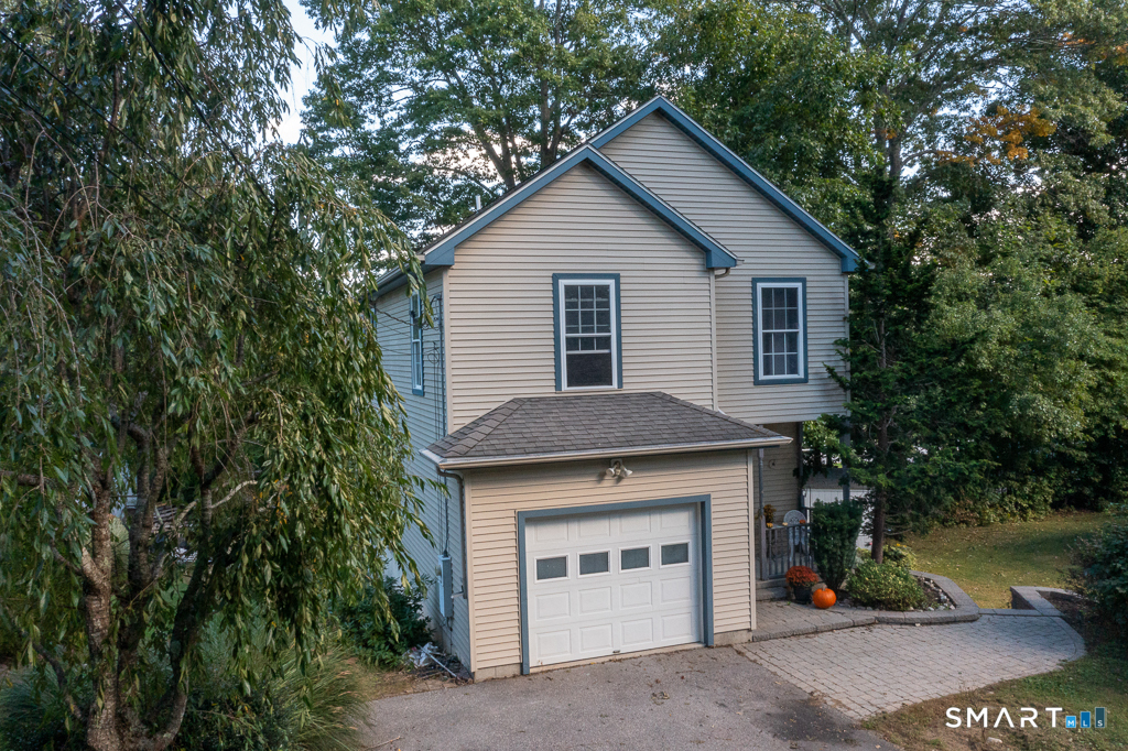 25 Oakwood Road East Lyme CT 06357