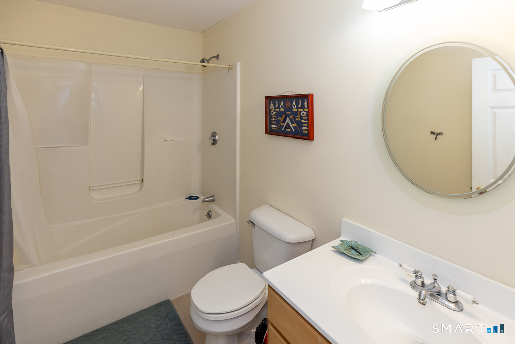 25 Oakwood Road East Lyme CT 06357