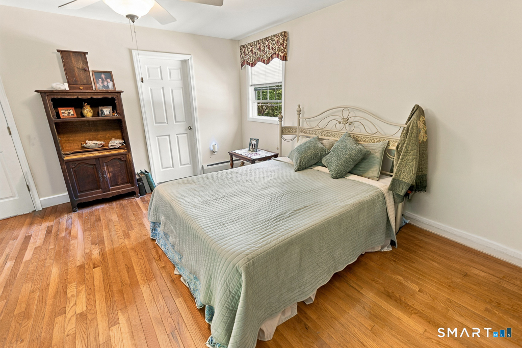 25 Oakwood Road East Lyme CT 06357