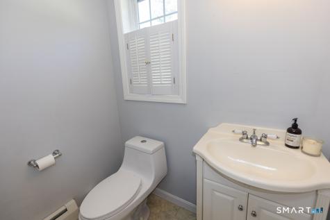 25 Oakwood Road East Lyme CT 06357