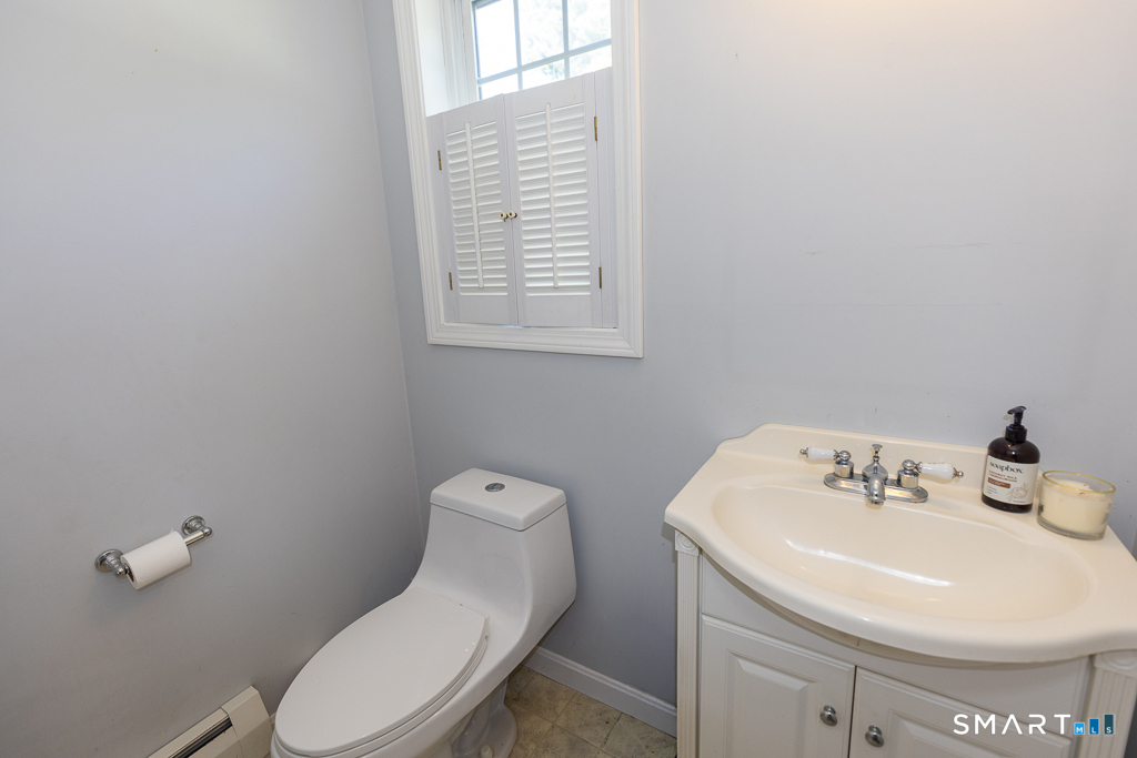 25 Oakwood Road East Lyme CT 06357