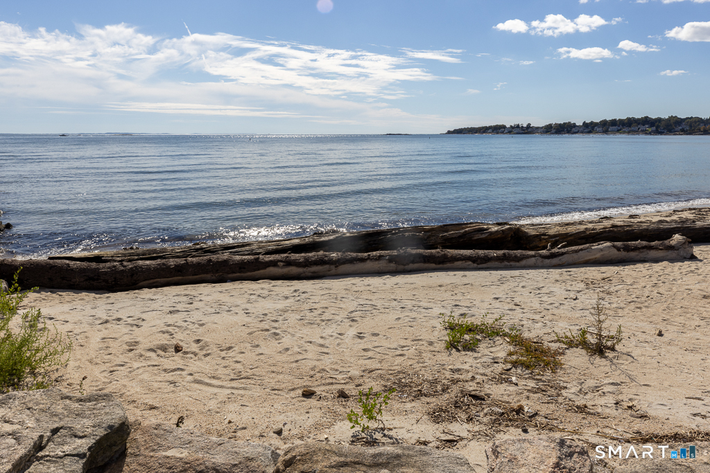 25 Oakwood Road East Lyme CT 06357