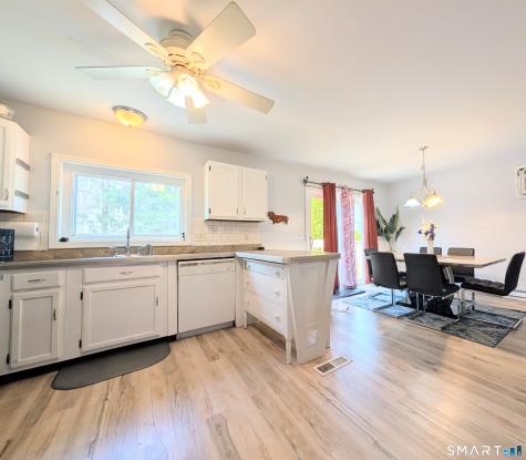 18 Cadbury Place Naugatuck CT 06770