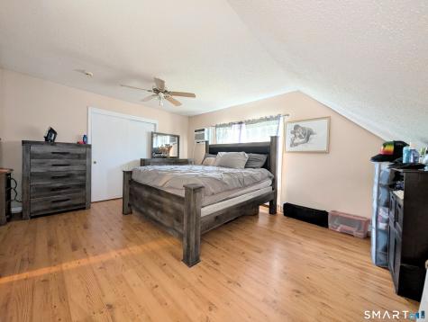 18 Cadbury Place Naugatuck CT 06770