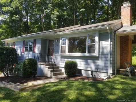 9 Old Middle Road Brookfield CT 06804