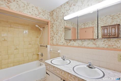 1 Knollwood Lane New Fairfield CT 06812