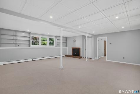 16 Williamsburg Drive Orange CT 06477