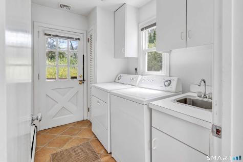 89 Random Road Fairfield CT 06825