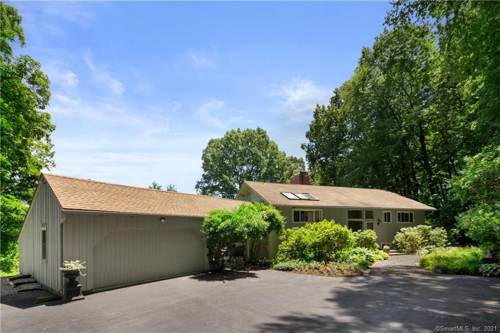 11 Stuart Drive Bloomfield CT 06002