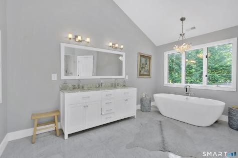 51 Oakengates Avon CT 06001