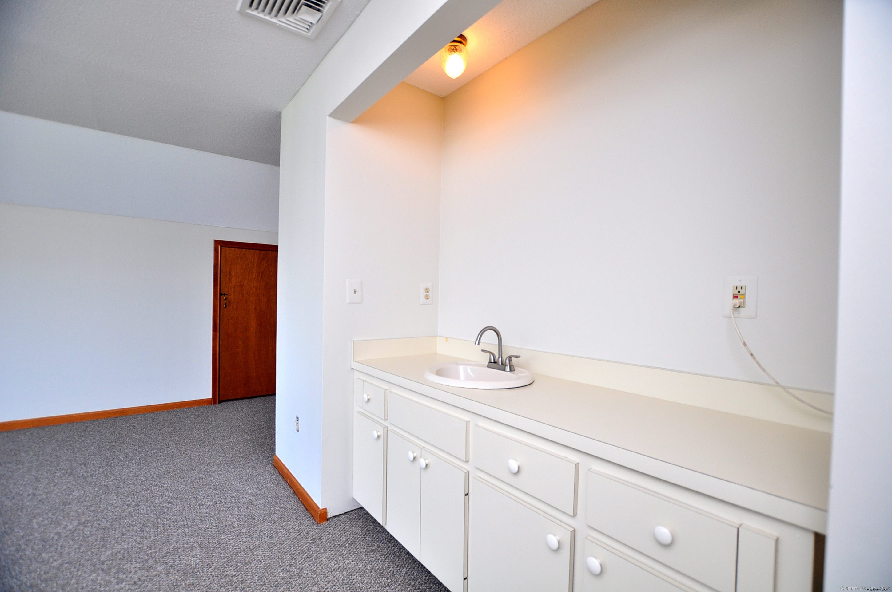 94 Clubhouse Road Windsor CT 06095