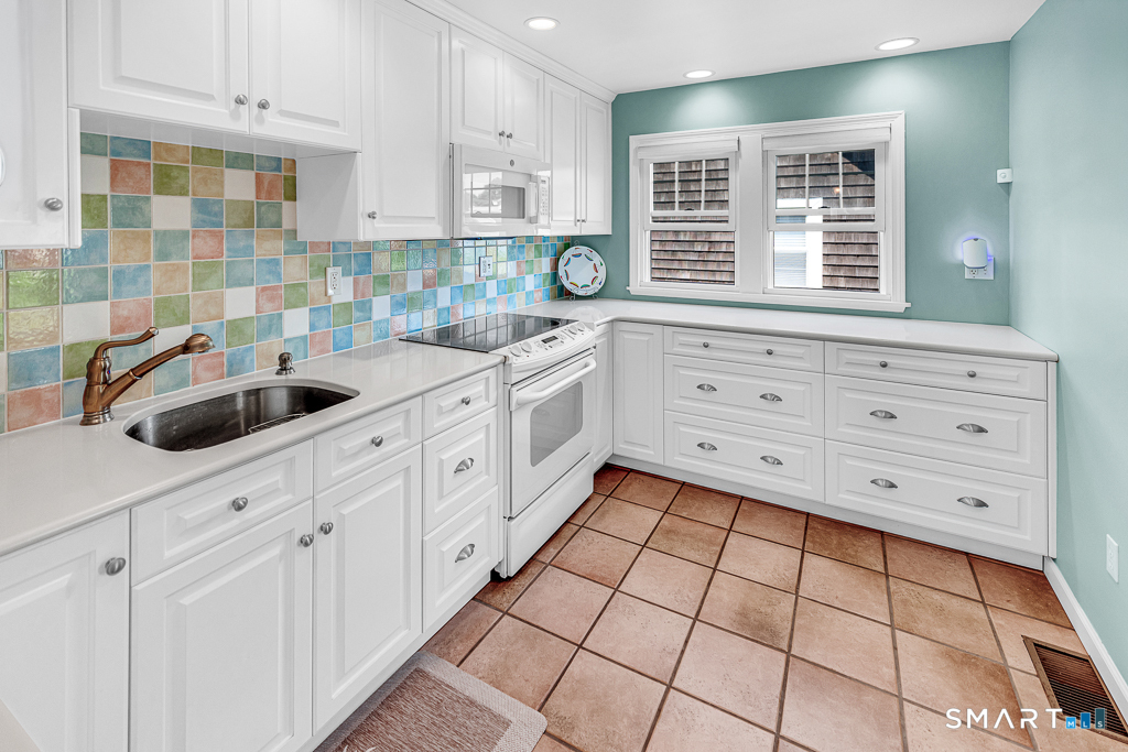 28 Gates Road Old Saybrook CT 06475