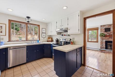 15 Mohawk Drive Canton CT 06019