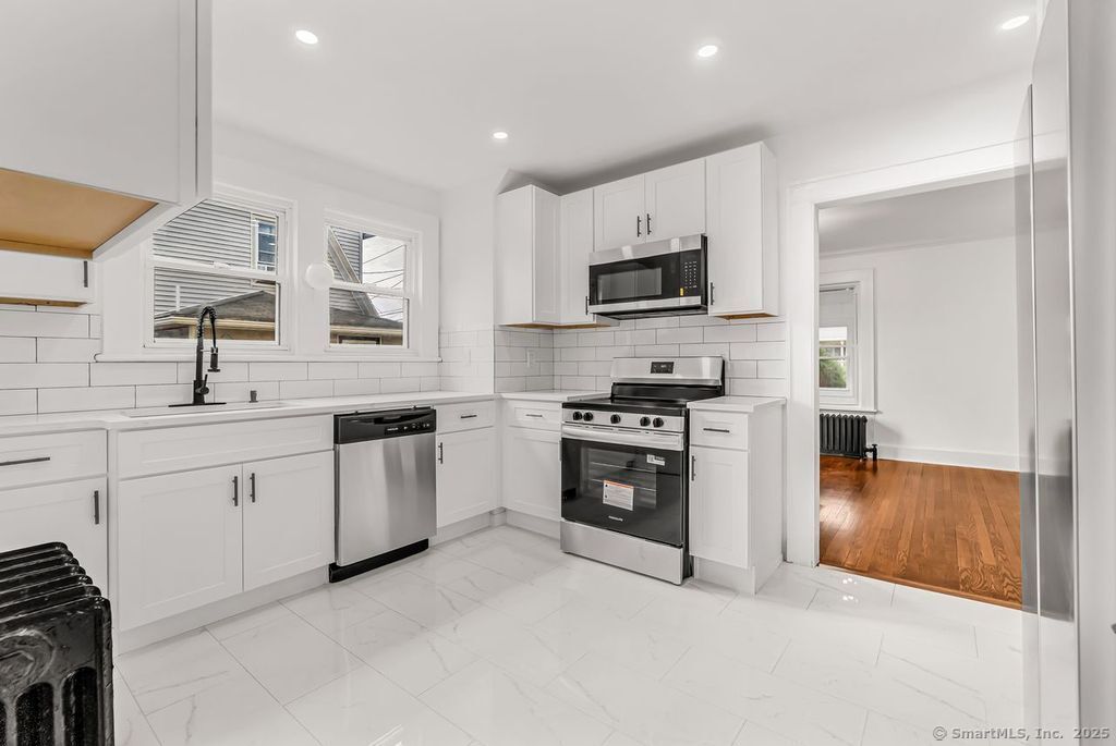 123 Harlem Avenue Bridgeport CT 06606