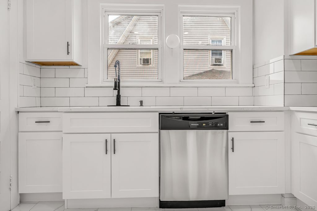 123 Harlem Avenue Bridgeport CT 06606