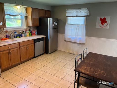 6 Cricket Drive Meriden CT 06450
