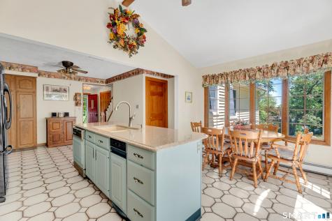 82 Spoke Drive Shelton CT 06484