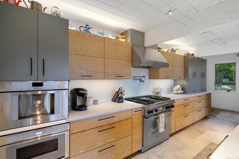 75 Montauk Avenue Stonington CT 06378