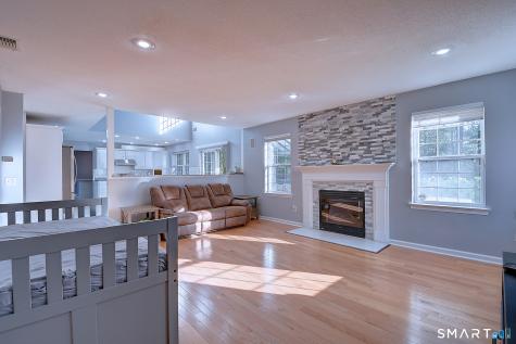 184 Rolling Green Middletown CT 06457