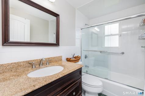 14 Fennwood Circle Newington CT 06111