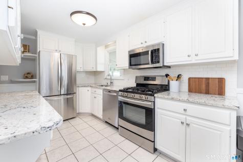 14 Fennwood Circle Newington CT 06111