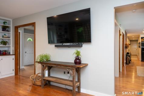 98 Dean Road East Lyme CT 06333