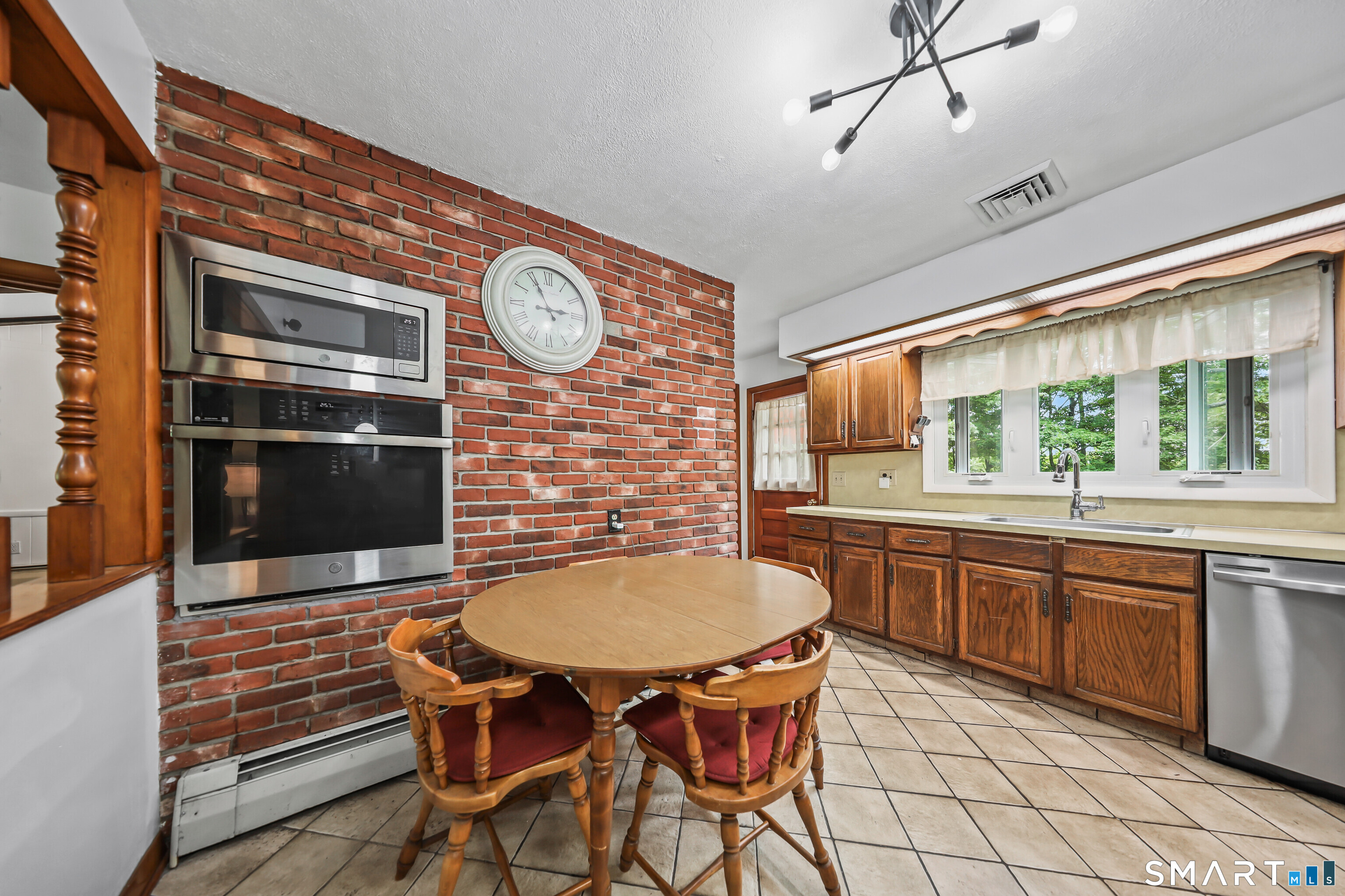 37 Anella Drive Bethany CT 06524