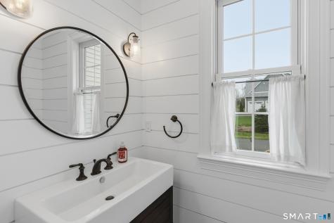 2 Murphys Turn Simsbury CT 06070