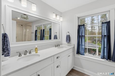 2 Murphys Turn Simsbury CT 06070