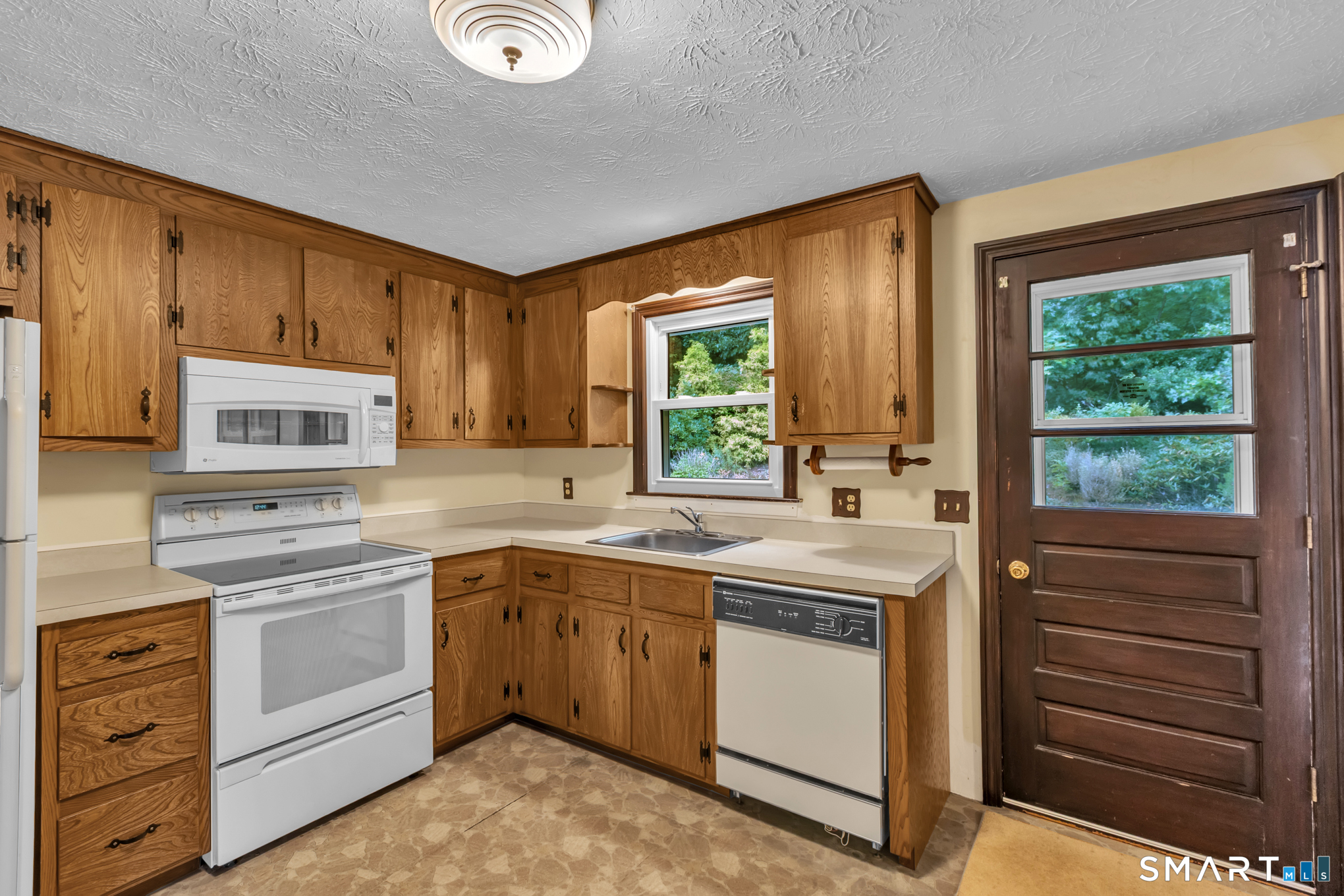 8 Geraldine Drive Ellington CT 06029