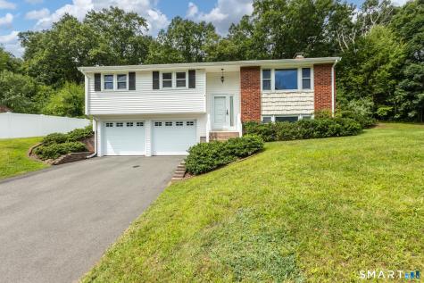 8 Geraldine Drive Ellington CT 06029
