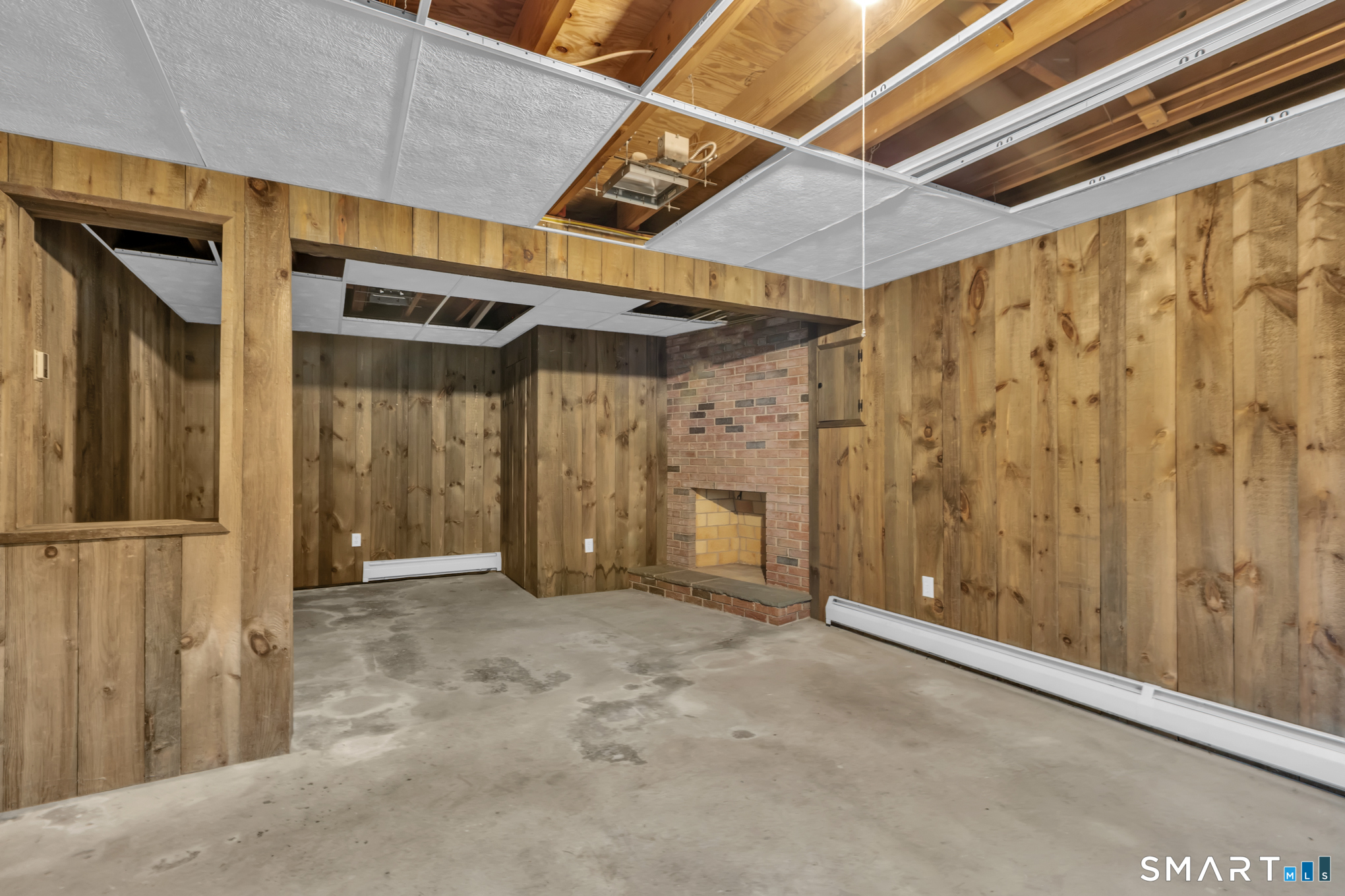 8 Geraldine Drive Ellington CT 06029