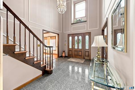 8 Huntington Lane New Fairfield CT 06812