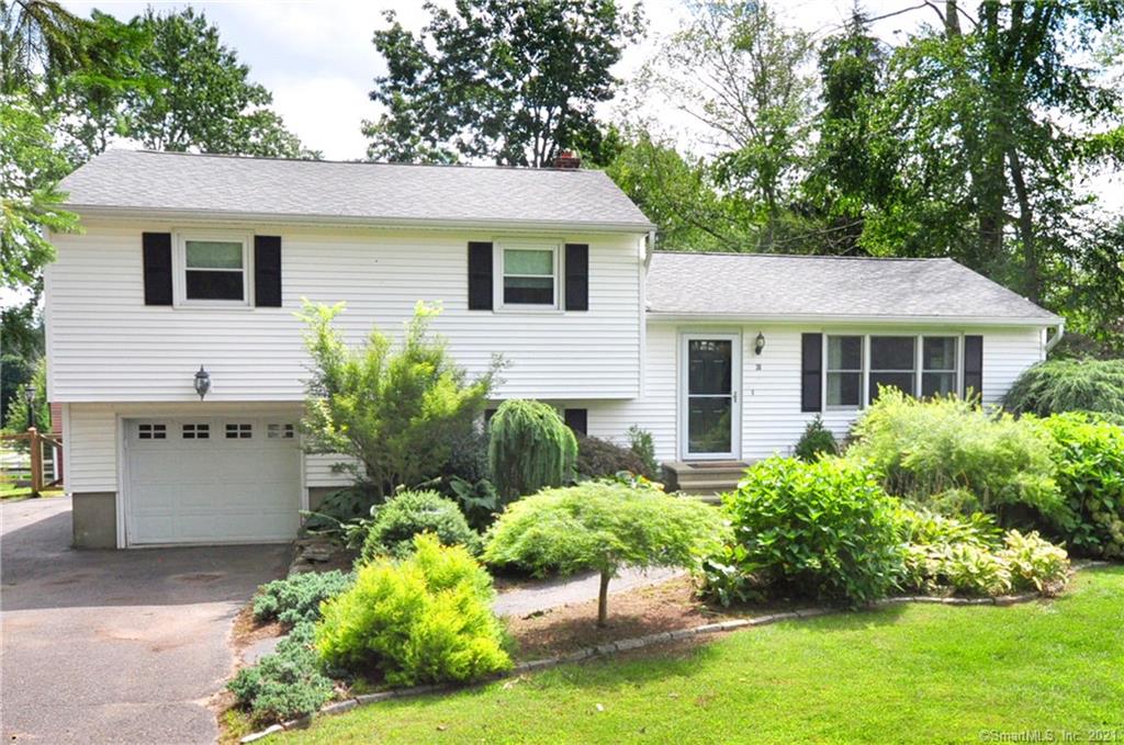 38 Stoneleigh Road Watertown CT 06795