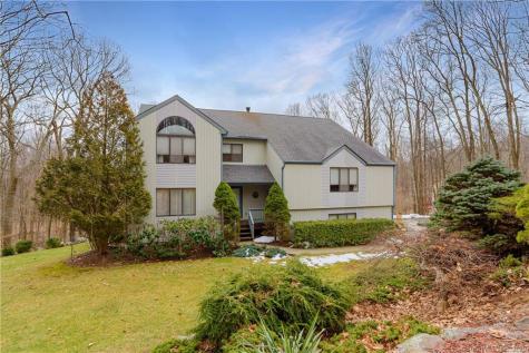 10 Douglas Lane New Fairfield CT 06812