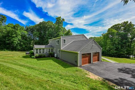 131 Woods Way Drive Southbury CT 06488