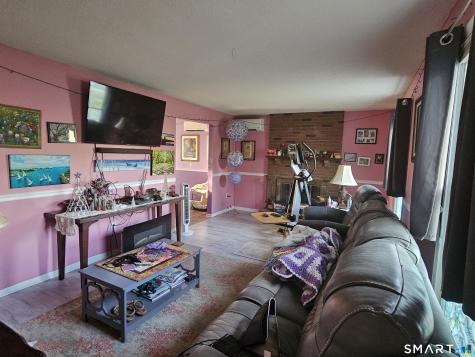 18 Chelsea Lane Windsor CT 06095