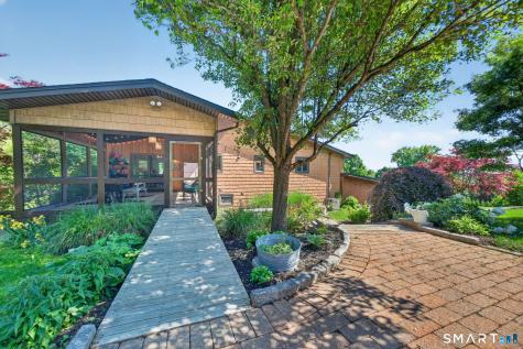 16 Apache Drive Brookfield CT 06804