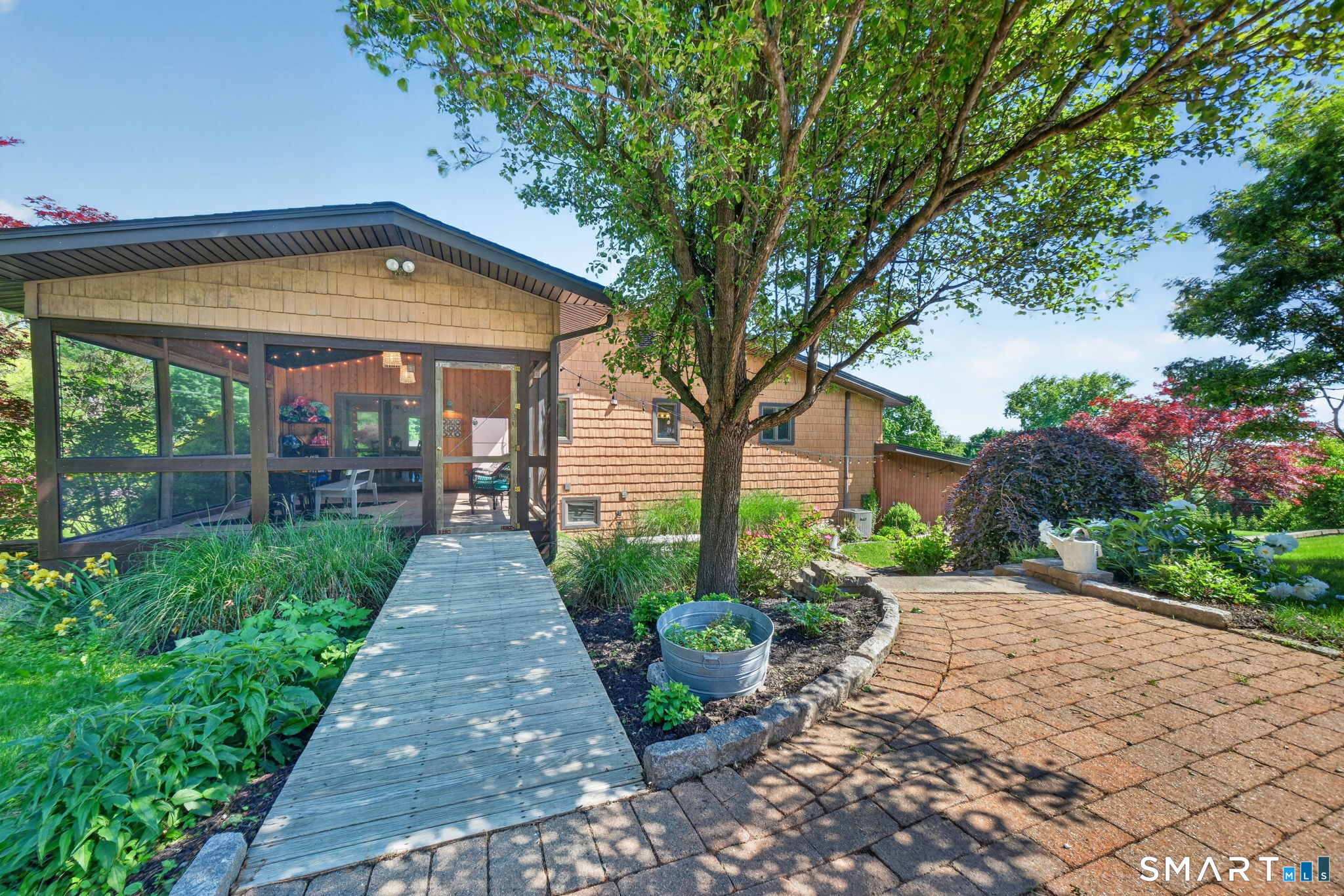 16 Apache Drive Brookfield CT 06804