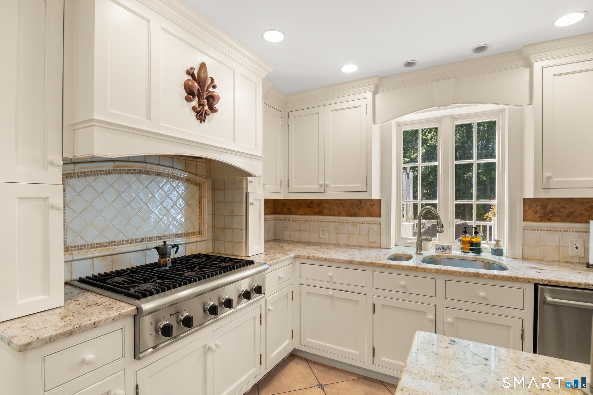 20 Gray Squirrel Drive New Canaan CT 06840