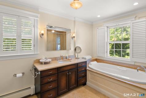 20 Gray Squirrel Drive New Canaan CT 06840