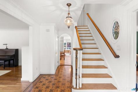 20 Gray Squirrel Drive New Canaan CT 06840